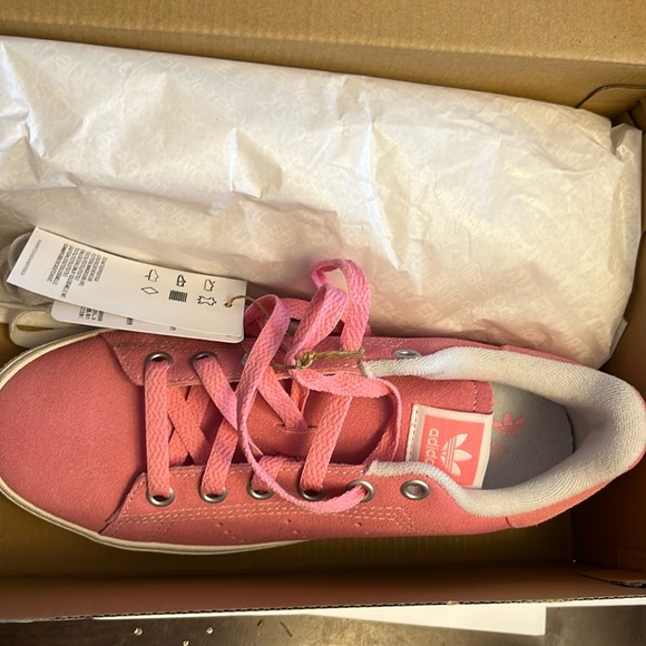 Girls Adidas Stan smith shoes pink 4.5 new with tags - Picture 1 of 4